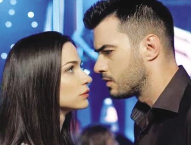 Γ. Τσιμιτσέλης – Κ. Γερονικολού: Η πρώτη επίσημη κοινή εμφάνιση του ζευγαριού! (βίντεο)